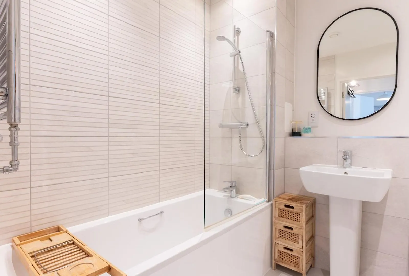 Pass The Keys Stylish Flat Near Charlton Station Apartment London
