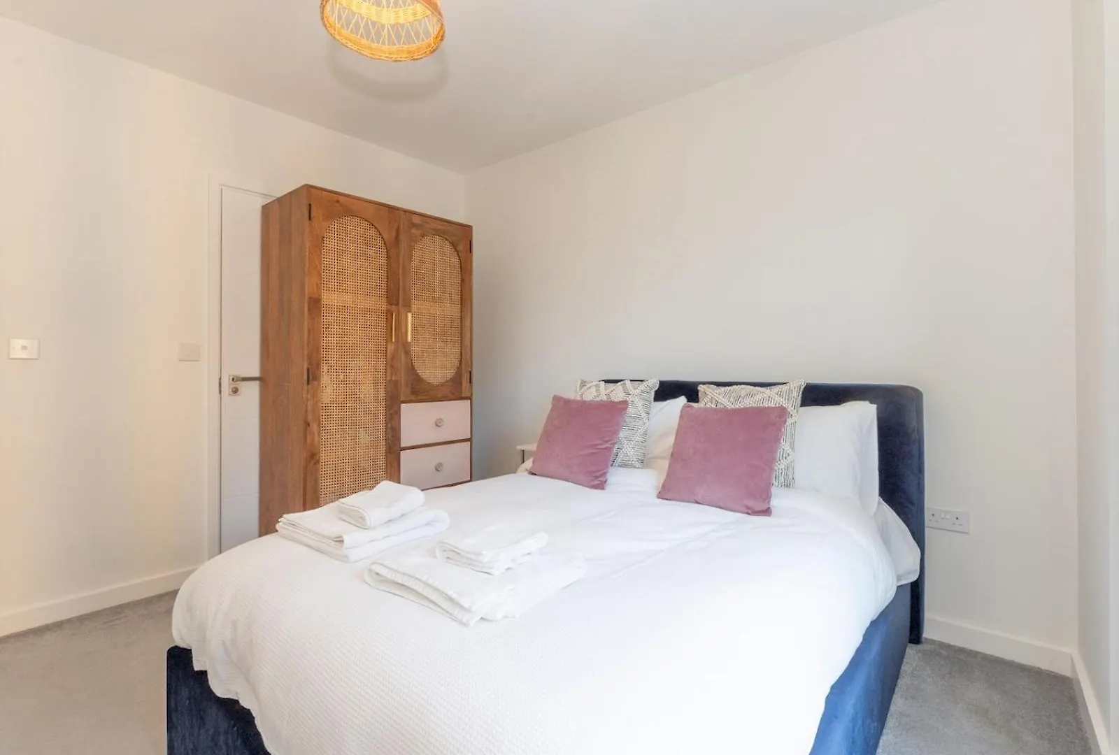 Pass The Keys Stylish Flat Near Charlton Station Apartment London