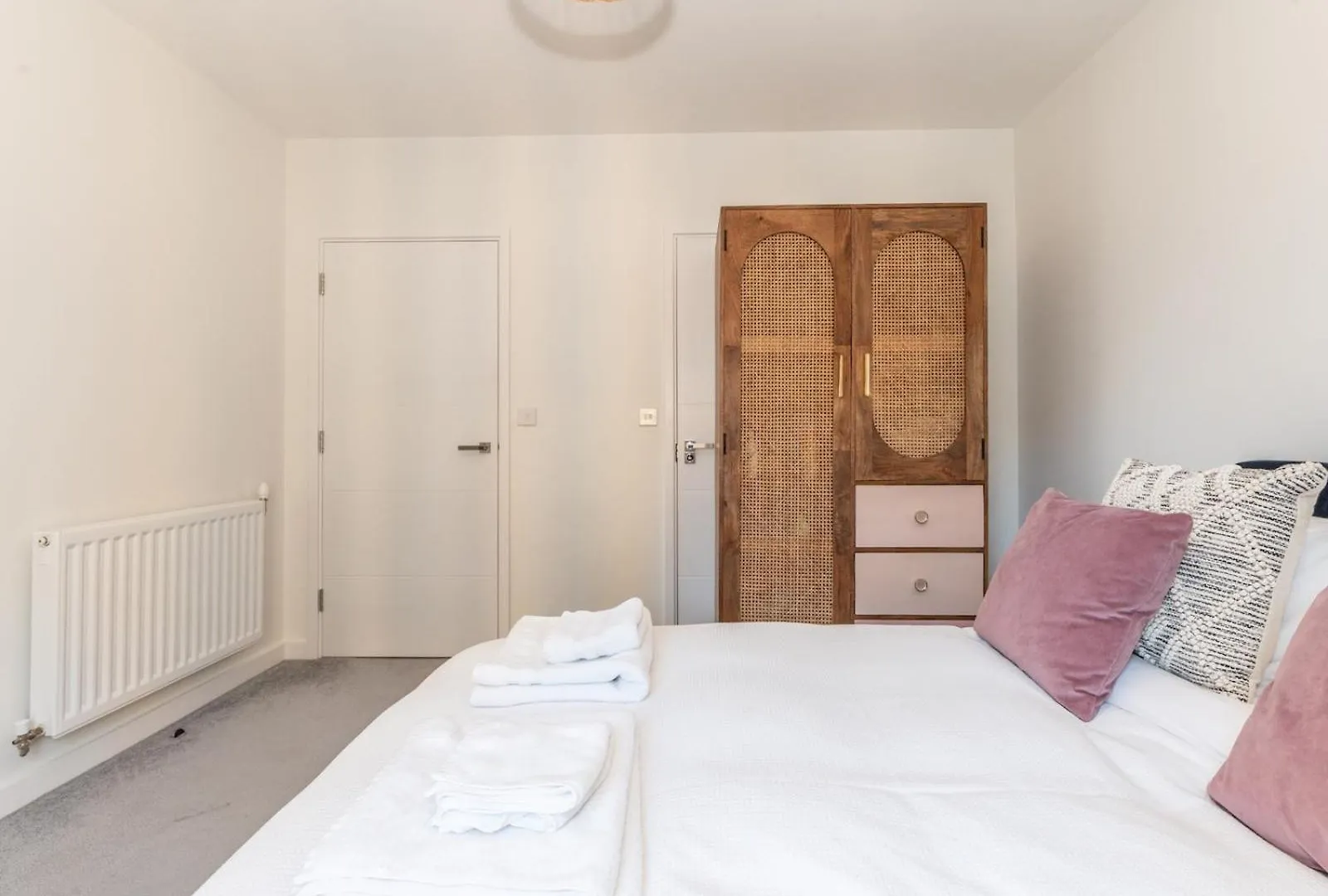 Pass The Keys Stylish Flat Near Charlton Station Apartment London United Kingdom