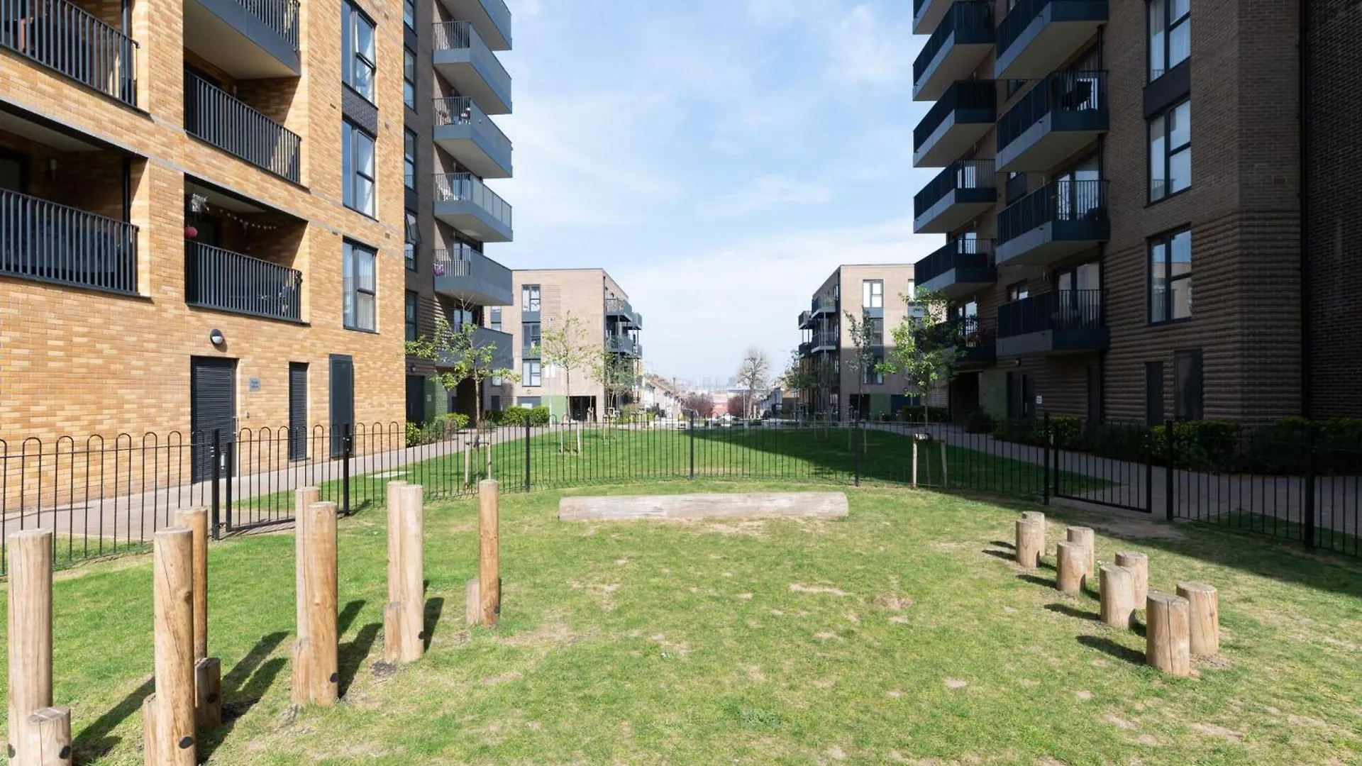 Pass The Keys Stylish Flat Near Charlton Station Apartment London
