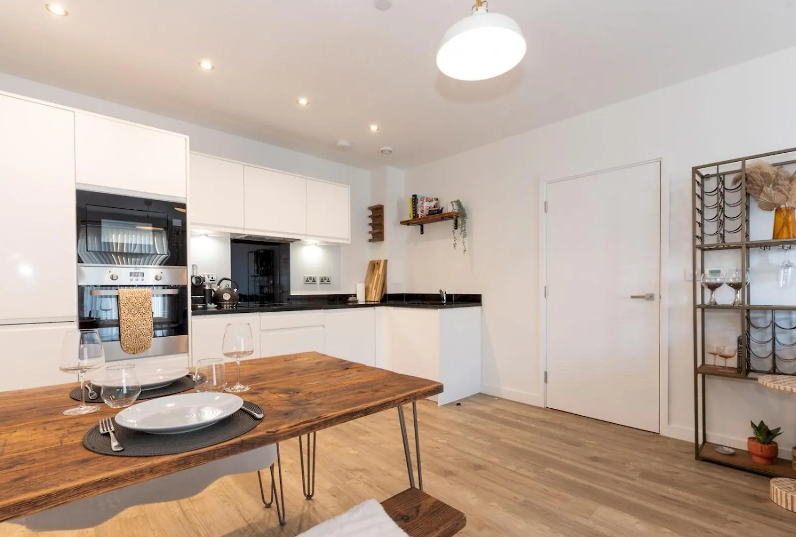 Pass The Keys Stylish Flat Near Charlton Station Apartment London