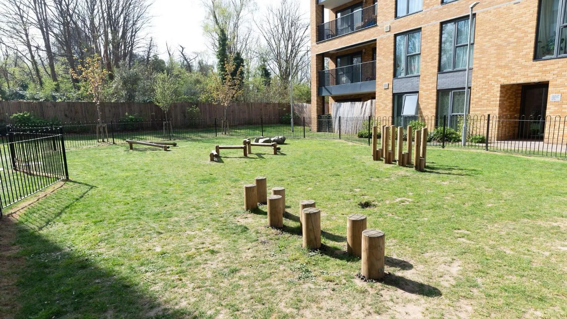 Pass The Keys Stylish Flat Near Charlton Station Apartment London