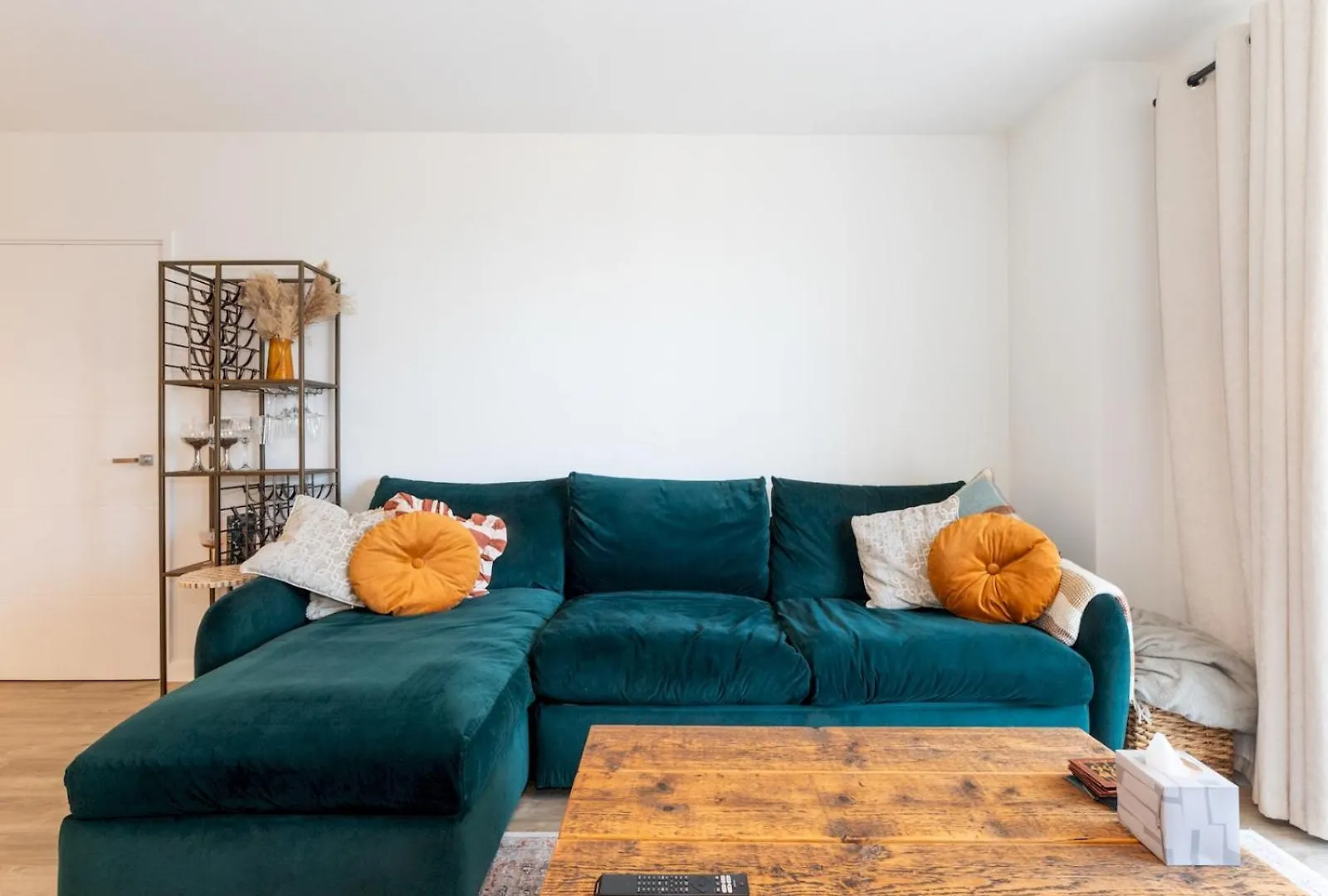 Pass The Keys Stylish Flat Near Charlton Station Apartment London United Kingdom