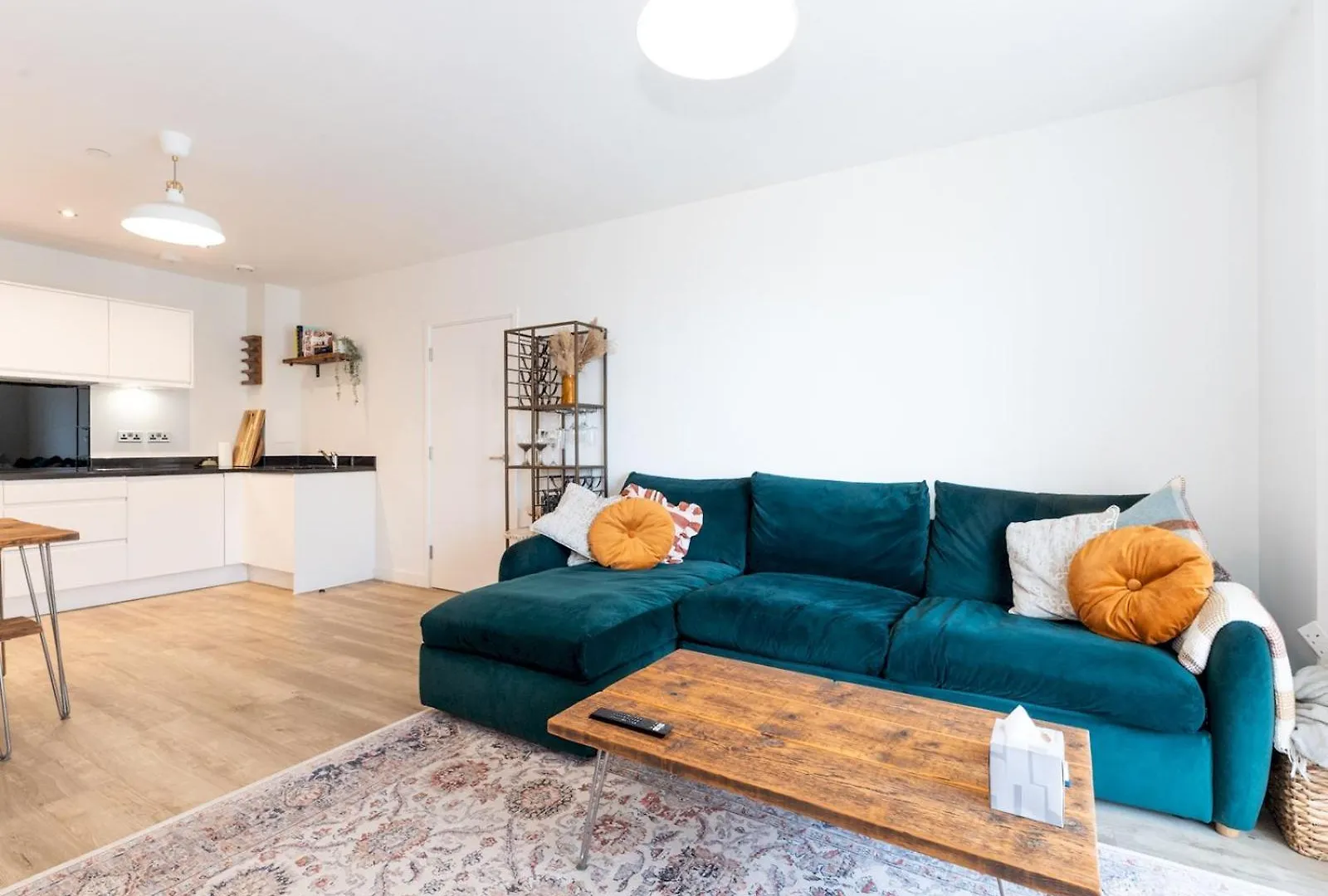 Pass The Keys Stylish Flat Near Charlton Station Apartment London